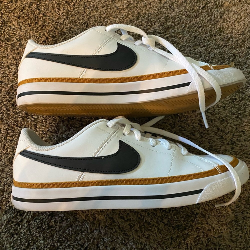 Nike court legacy